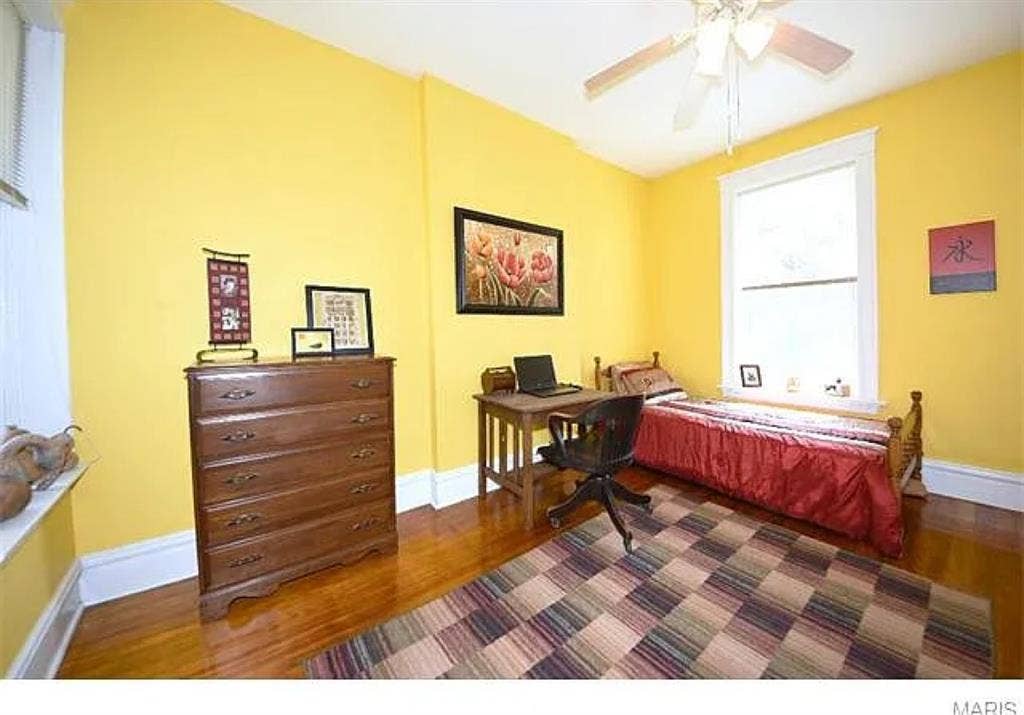 1 bedroom/bathroom(private/public)