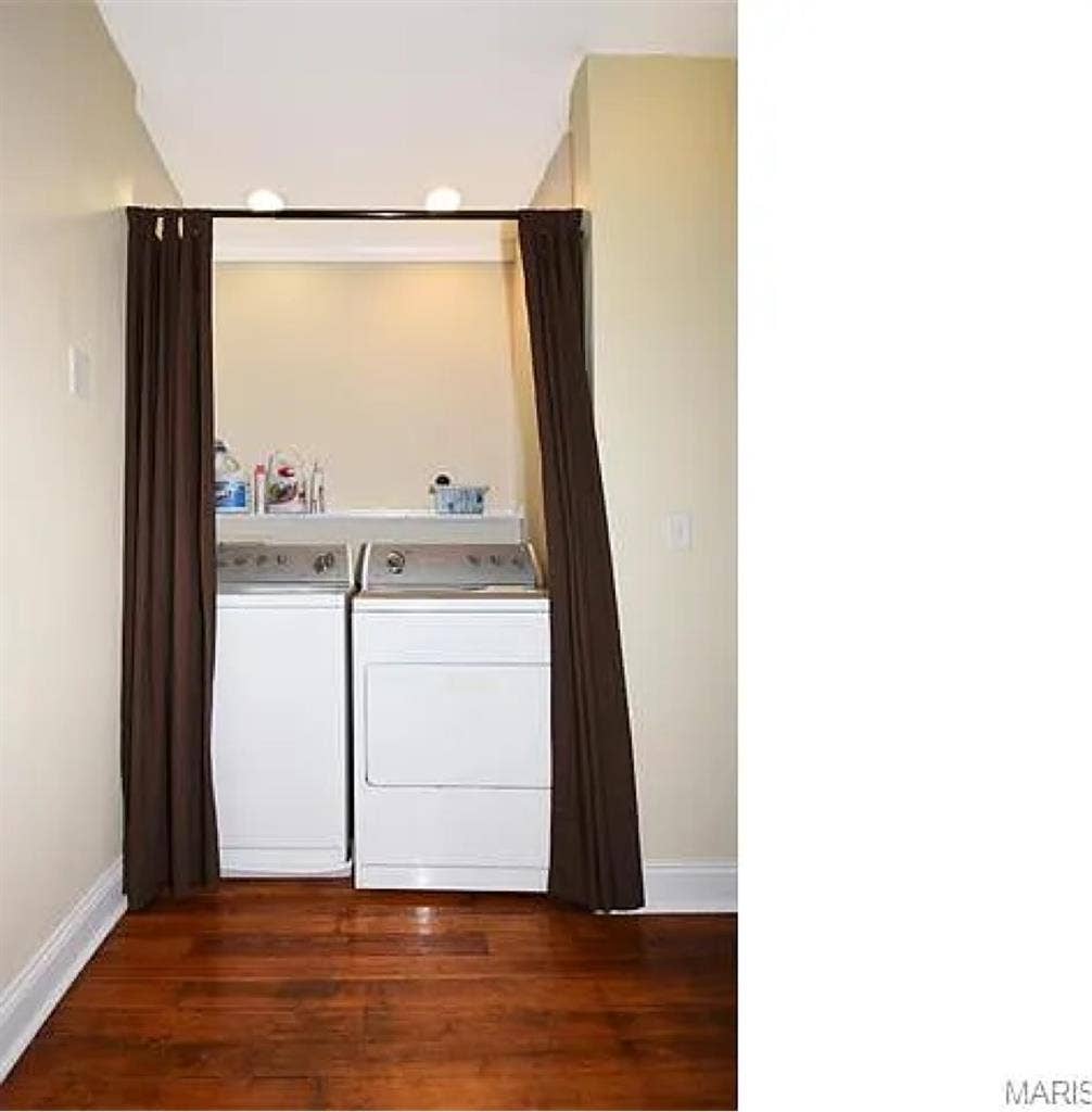 1 bedroom/bathroom(private/public)