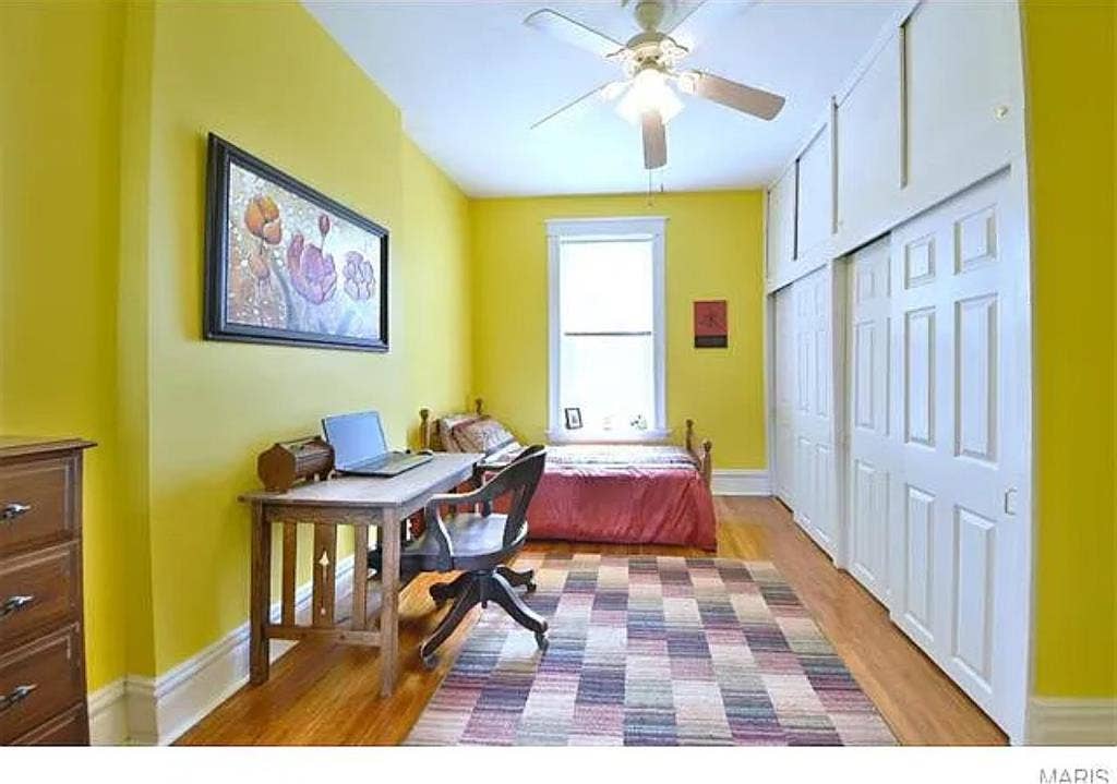 1 bedroom/bathroom(private/public)