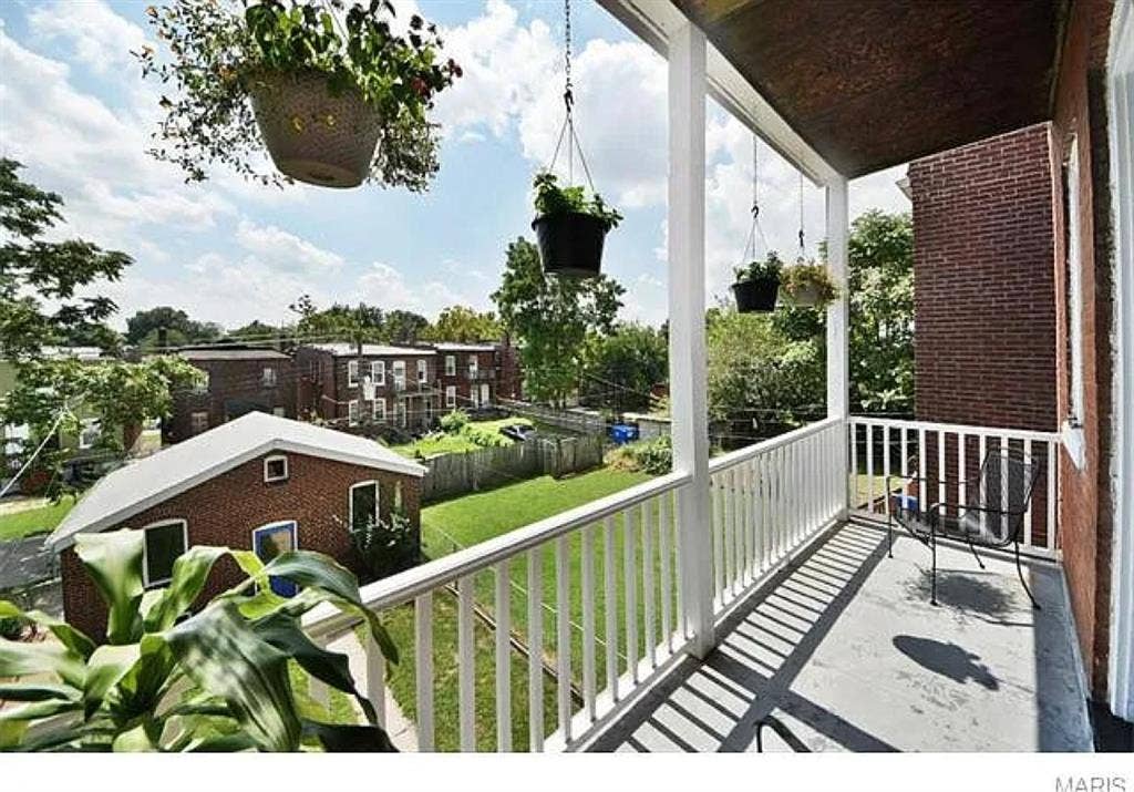 1 bedroom/bathroom(private/public)