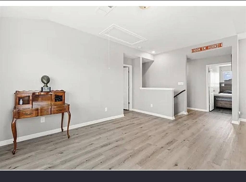 Looking for Roomate