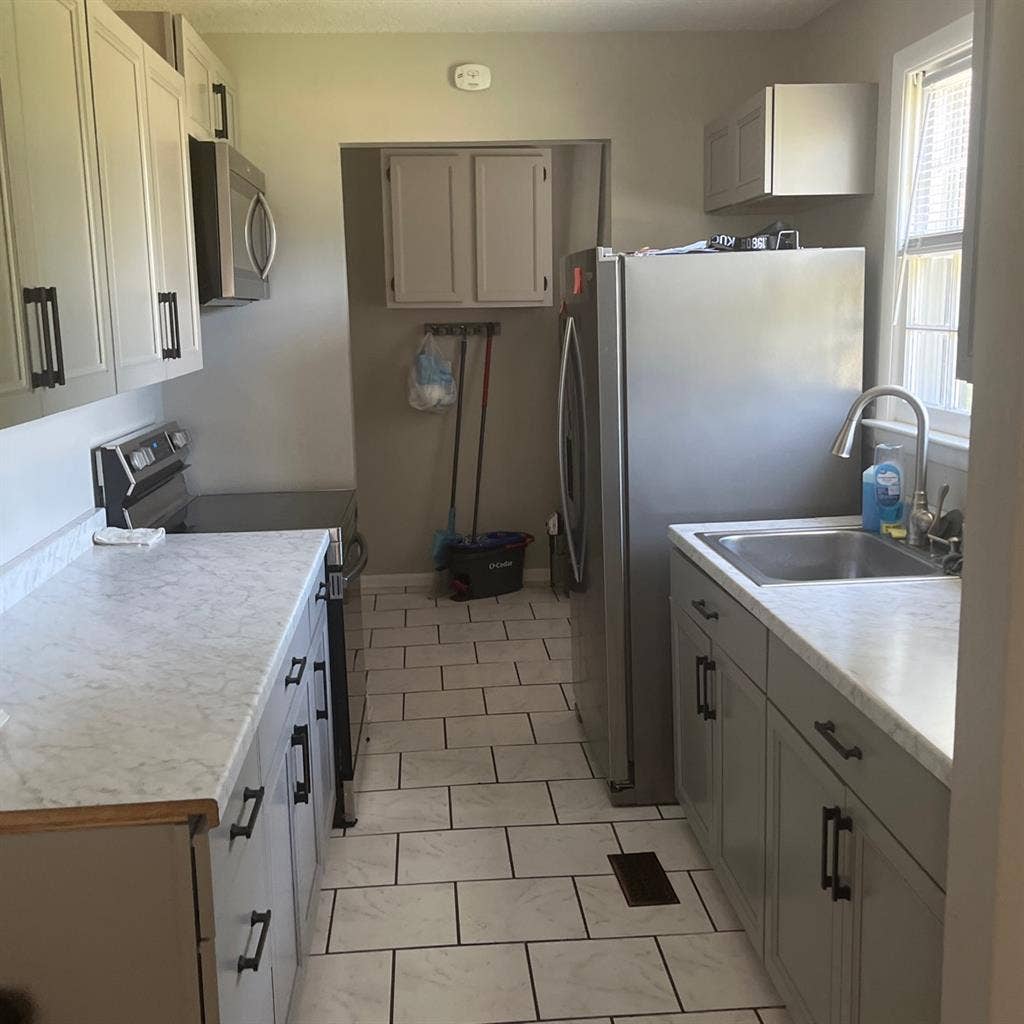 Looking for roommate in Columbia