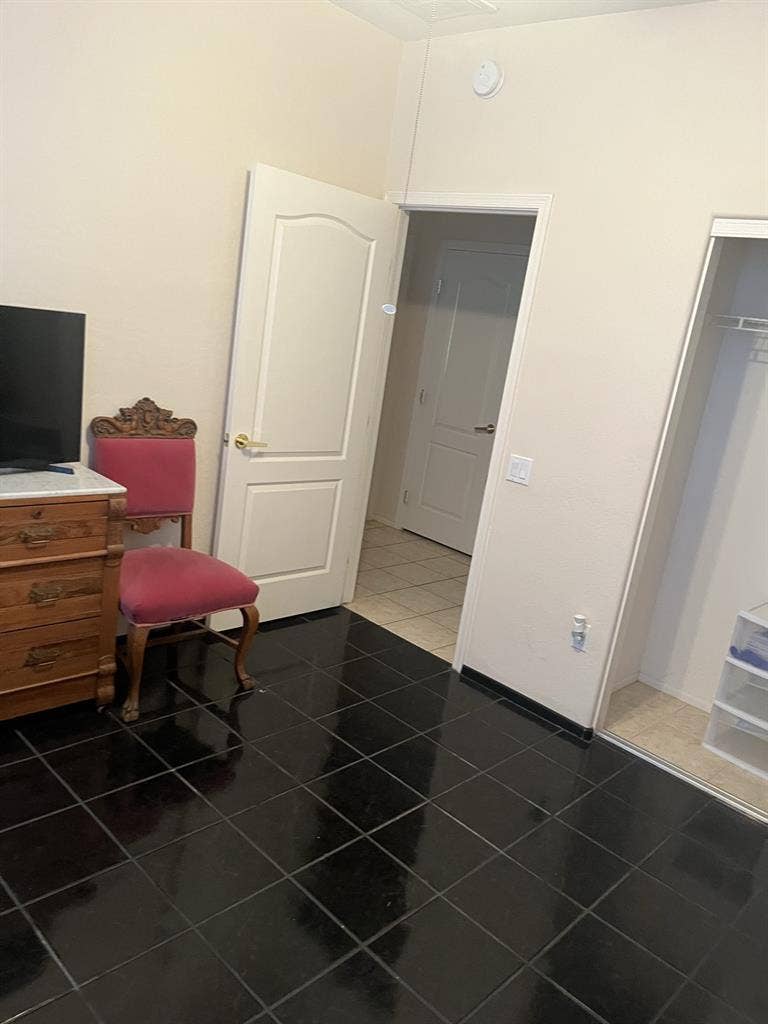 Looking for a roommate