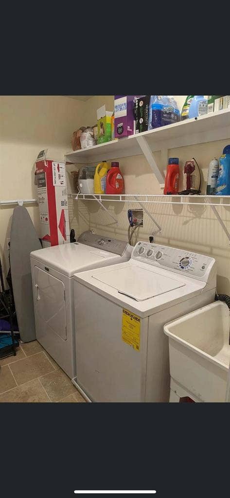 2 open rooms in Fairmount for July