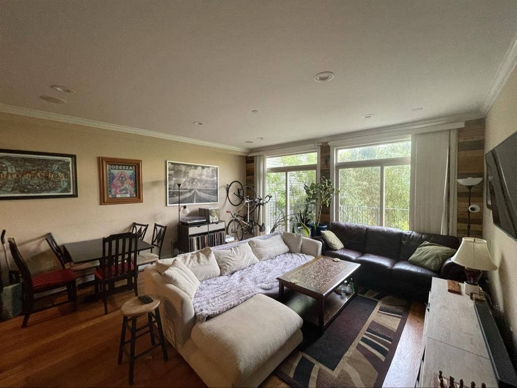 2 open rooms in Fairmount for July