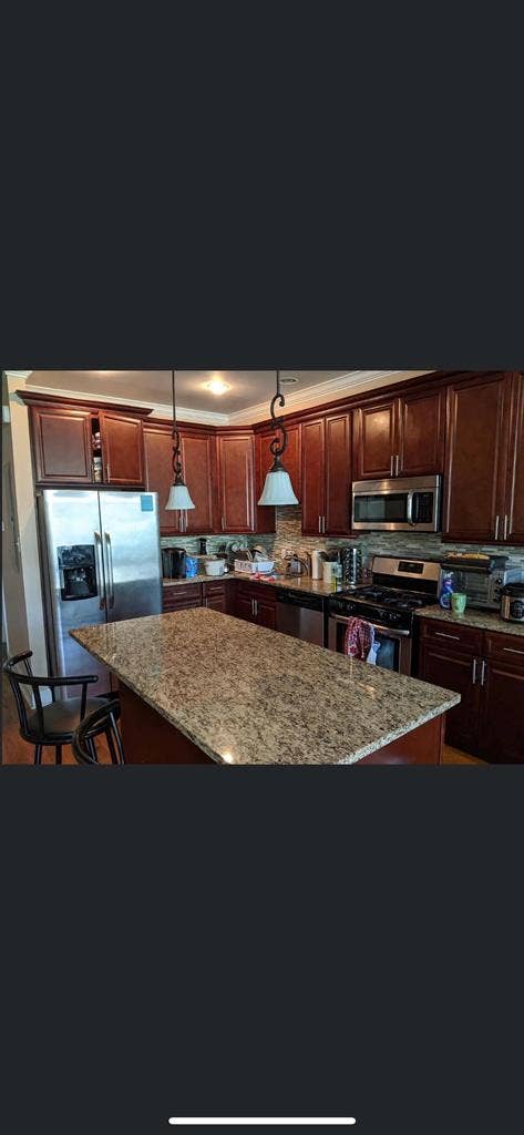 2 open rooms in Fairmount for July