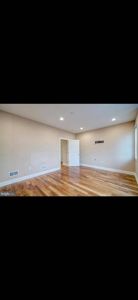 2 open rooms in Fairmount for July