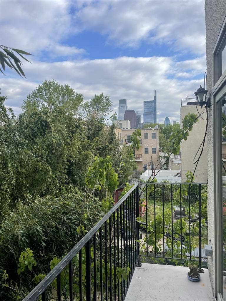 2 open rooms in Fairmount for July