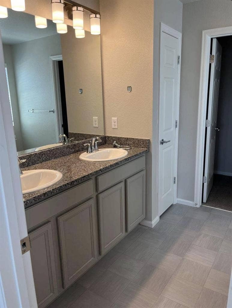 Master Bedroom w/ Private Bath
