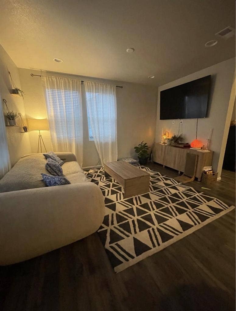 Master Bedroom w/ Private Bath