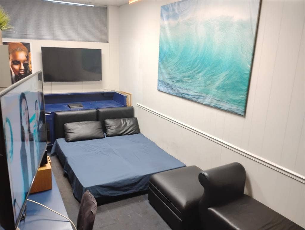 Large furnishroom North Miami Beach