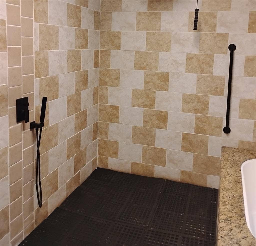 Large furnishroom North Miami Beach