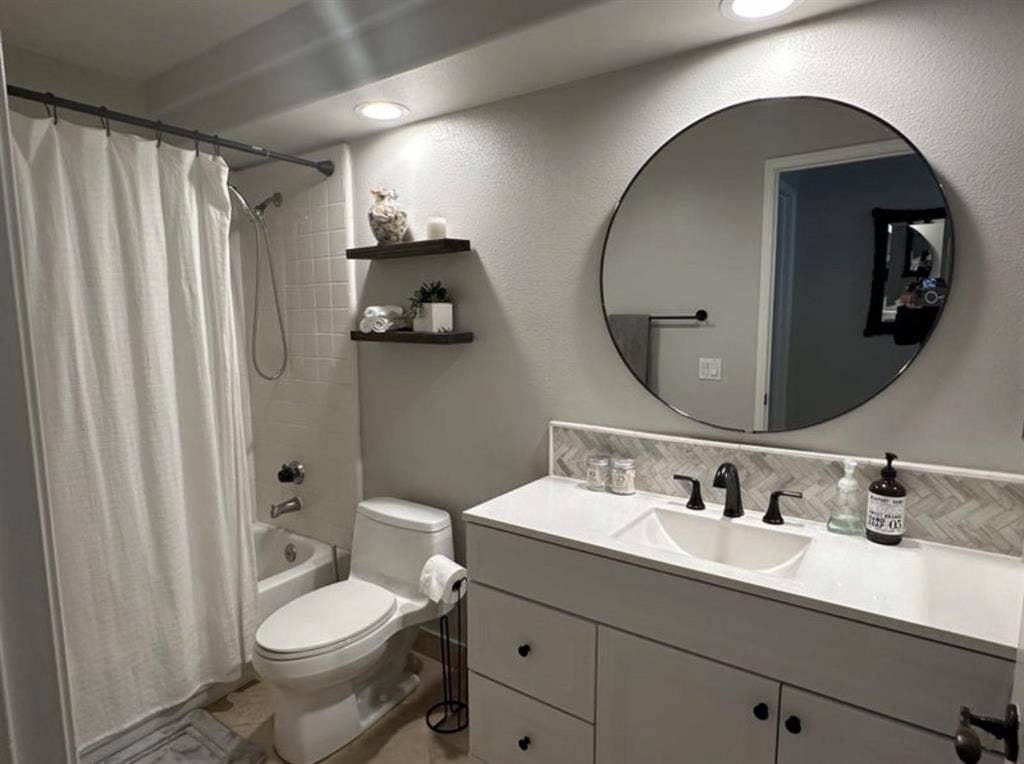 Private Room & Bath Near Beach