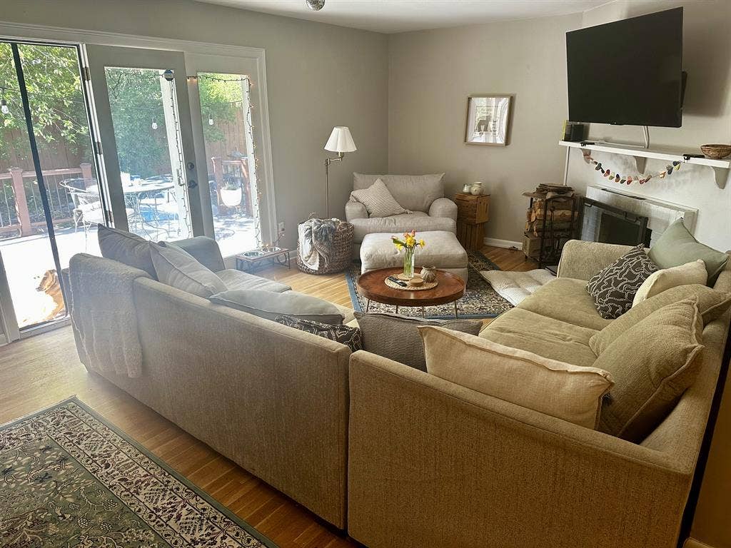 Peaceful, dog-friendly home w/ yard