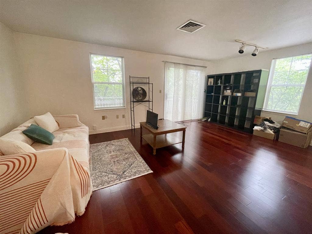 Room in townhouse - clean and cozy!