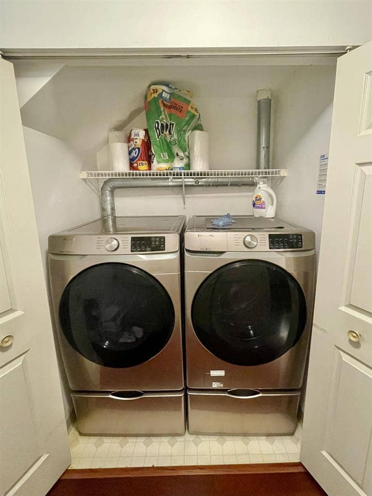 Room in townhouse - clean and cozy!