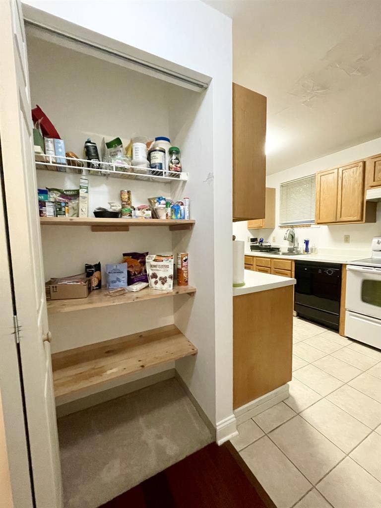 Room in townhouse - clean and cozy!