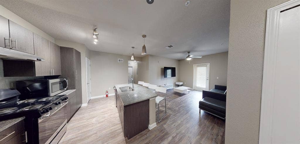 Urgent Summer Lease Take Over