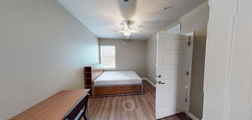 Urgent Summer Lease Take Over