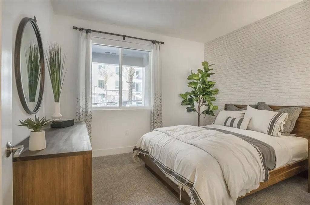 SUMMER SUBLET AVAILABLE ☀️