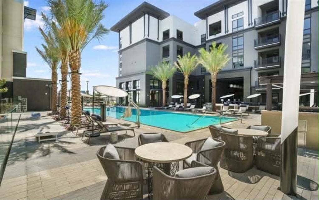SUMMER SUBLET AVAILABLE ☀️