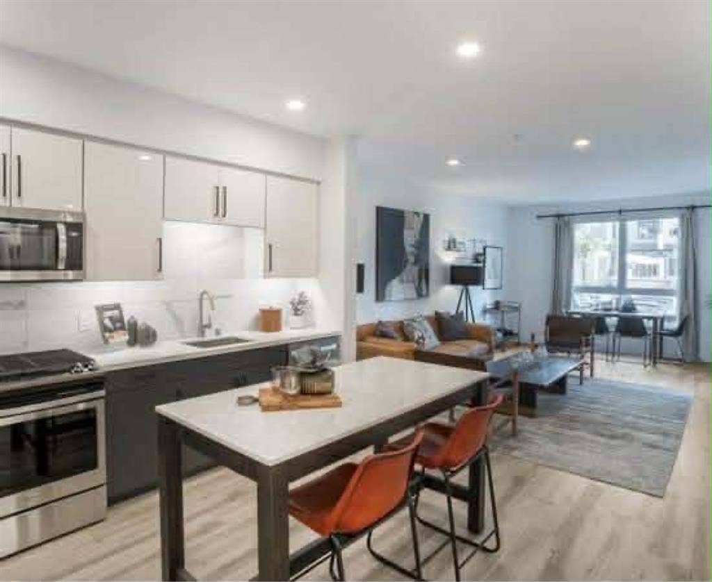 SUMMER SUBLET AVAILABLE ☀️