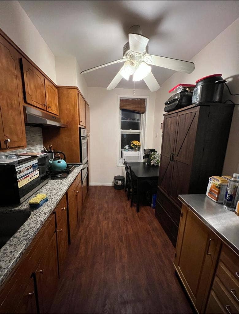 Large room for rent in Brooklyn$900