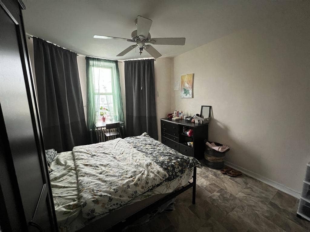 Large room for rent in Brooklyn$900