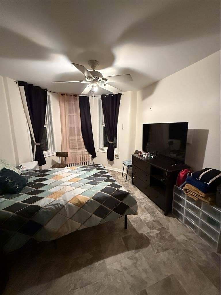 Large room for rent in Brooklyn$900