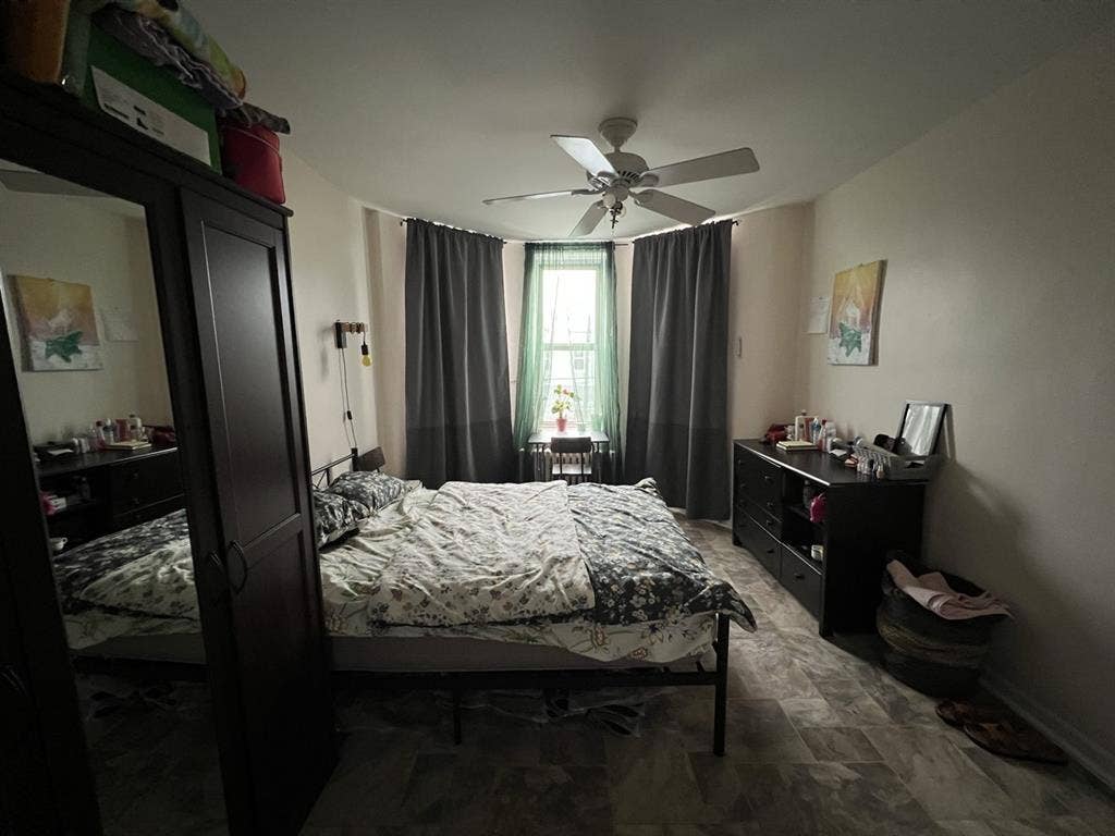 Large room for rent in Brooklyn$900