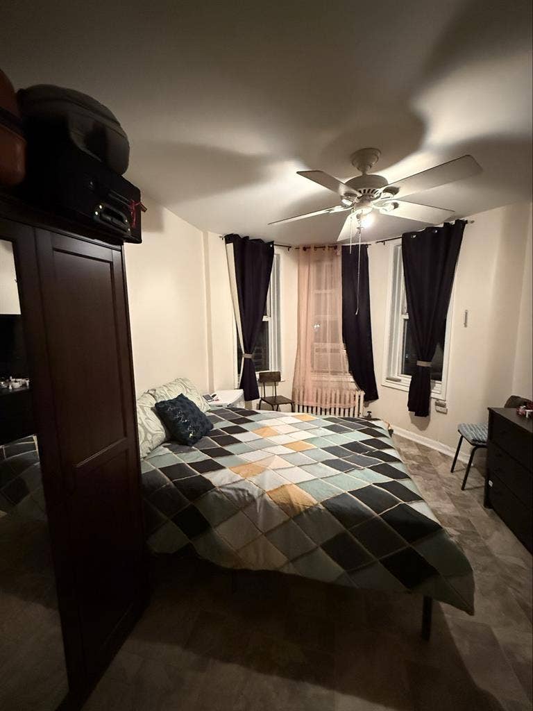 Large room for rent in Brooklyn$900