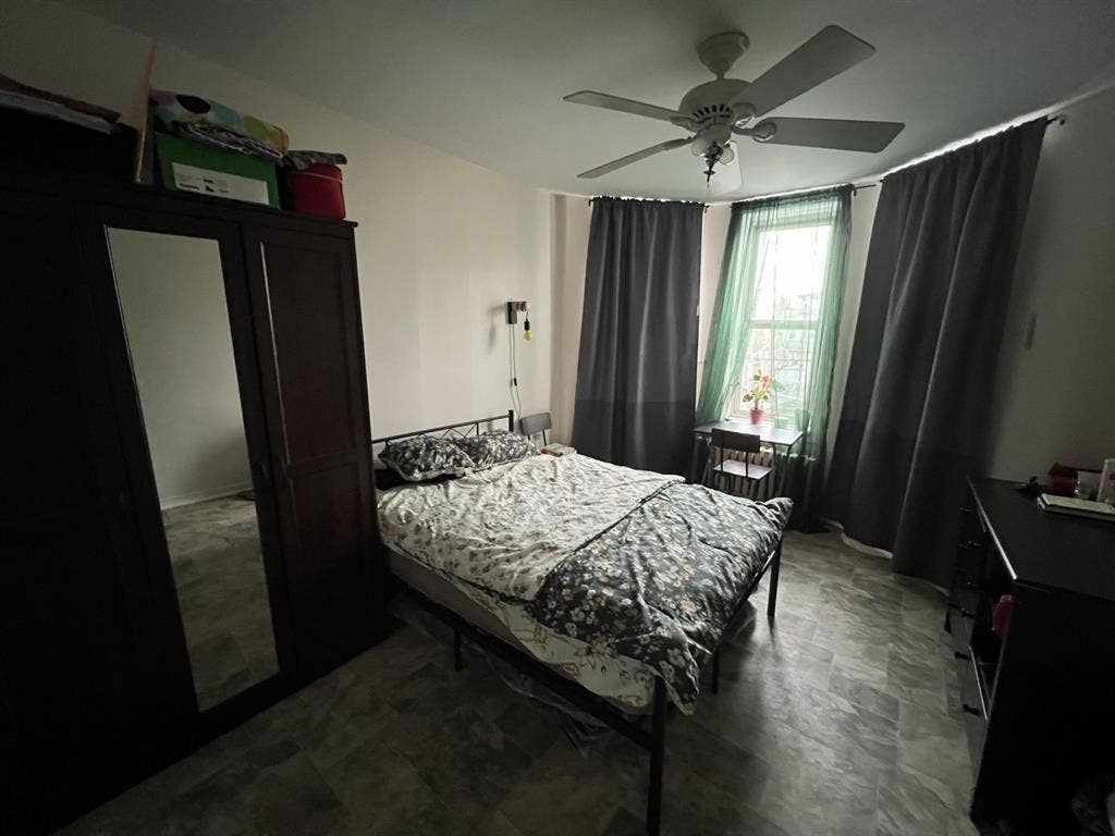 Large room for rent in Brooklyn$900