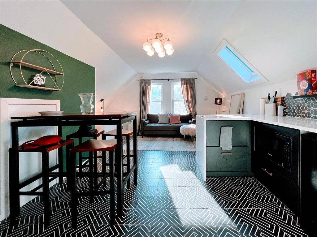 East Rock Summer Sublet