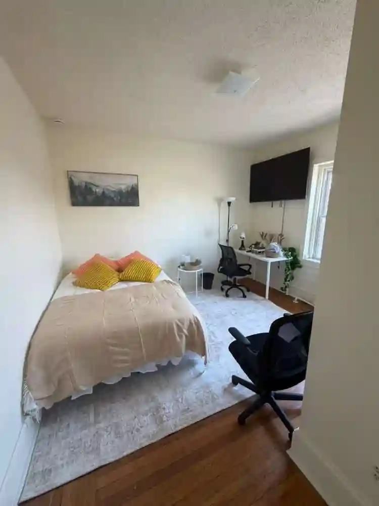 FURNISHED PRIVATE ROOM FOR RENT