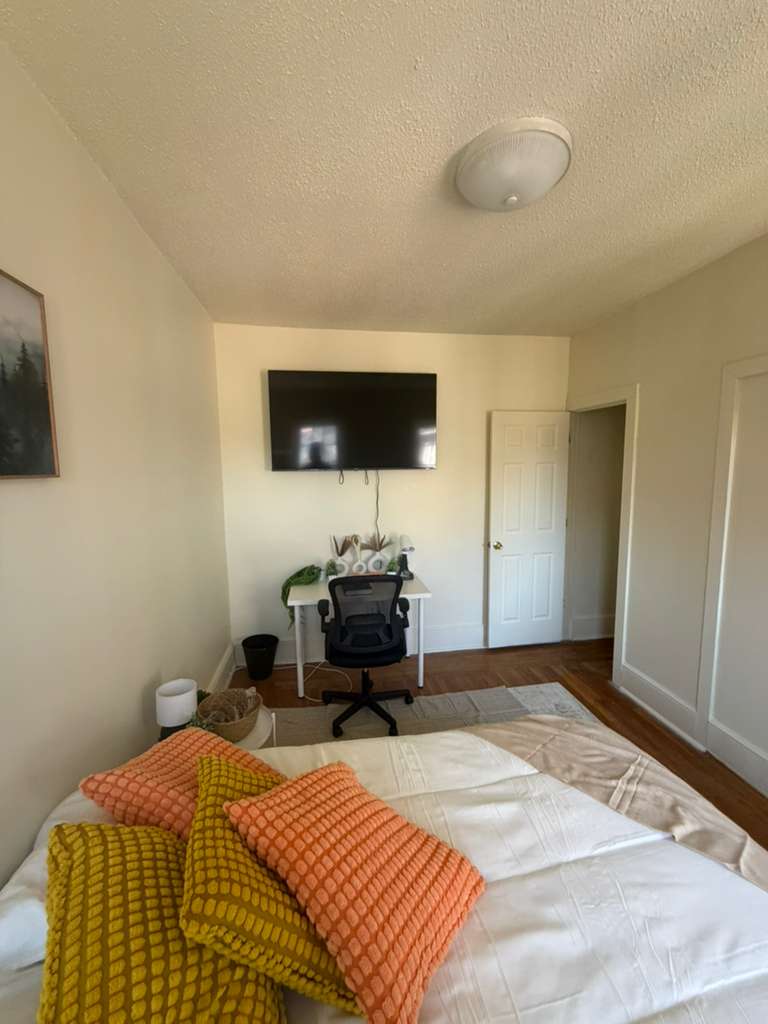 FURNISHED PRIVATE ROOM FOR RENT