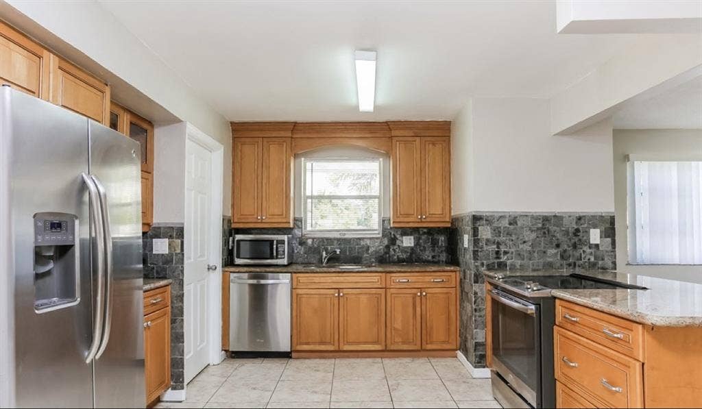 A nice 3Bed 2bath home with pool