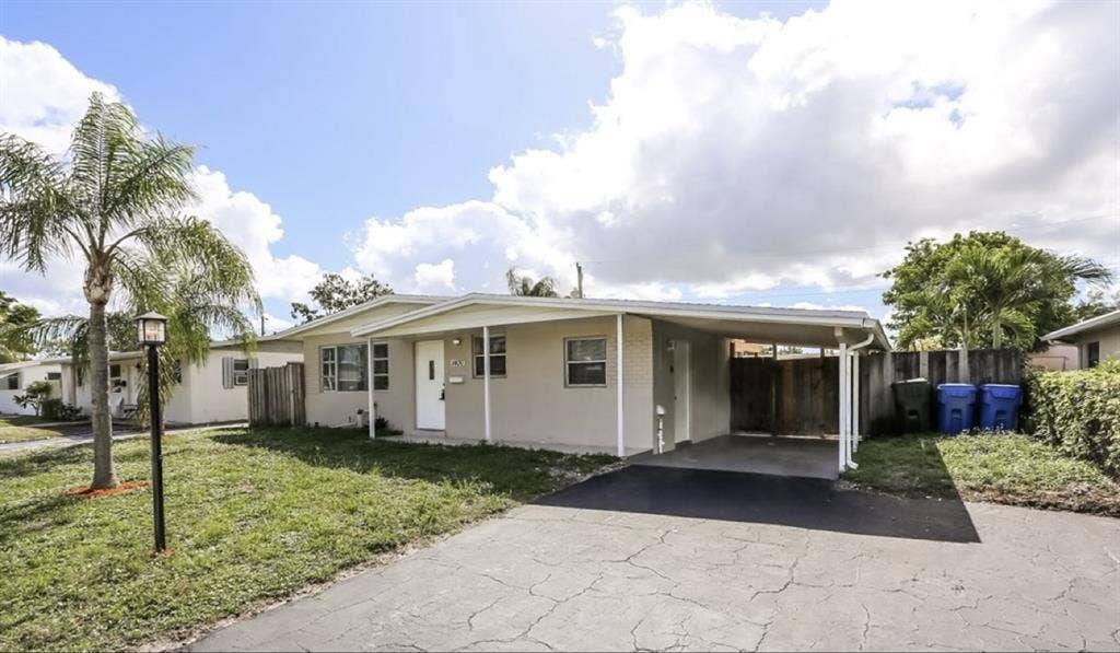 A nice 3Bed 2bath home with pool