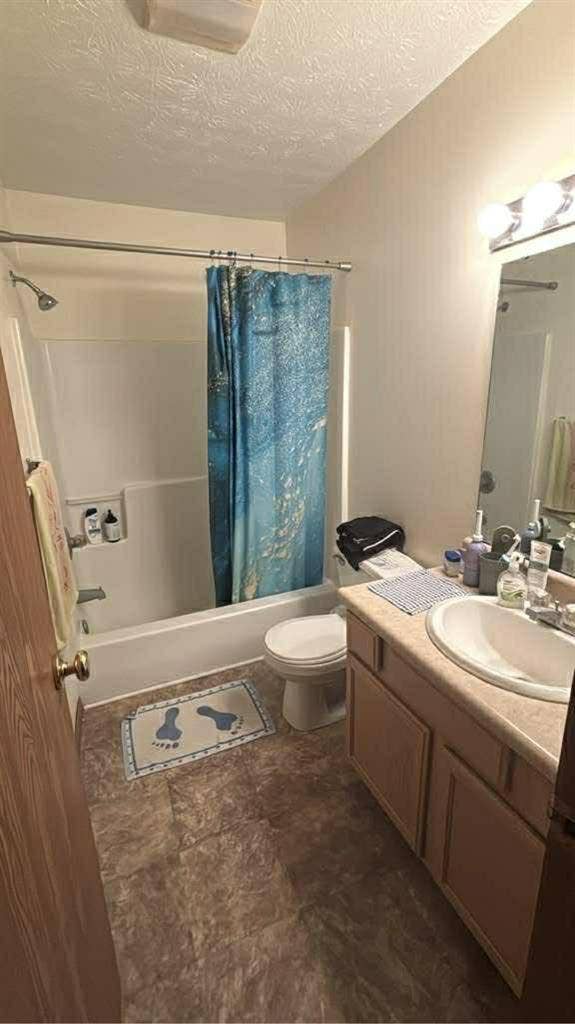 Summer Sublease Studio Apartment