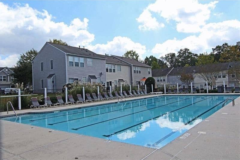 3BR Townhome Near Avalon