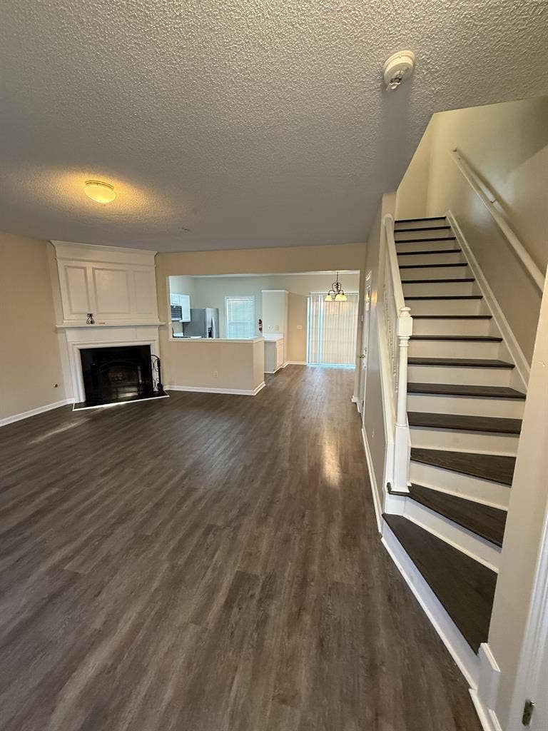 3BR Townhome Near Avalon