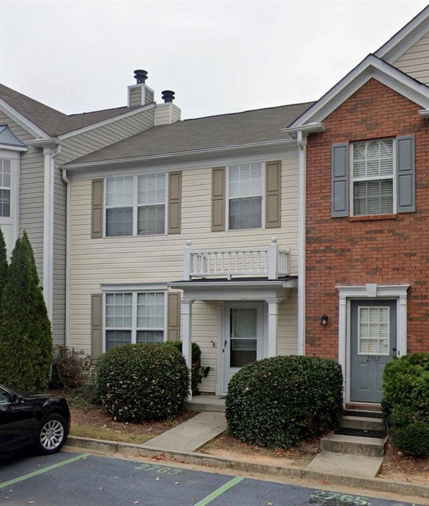 3BR Townhome Near Avalon