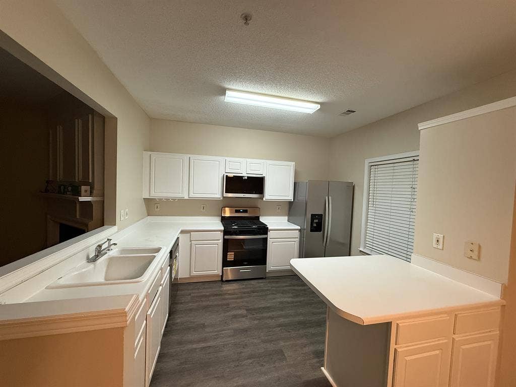 3BR Townhome Near Avalon