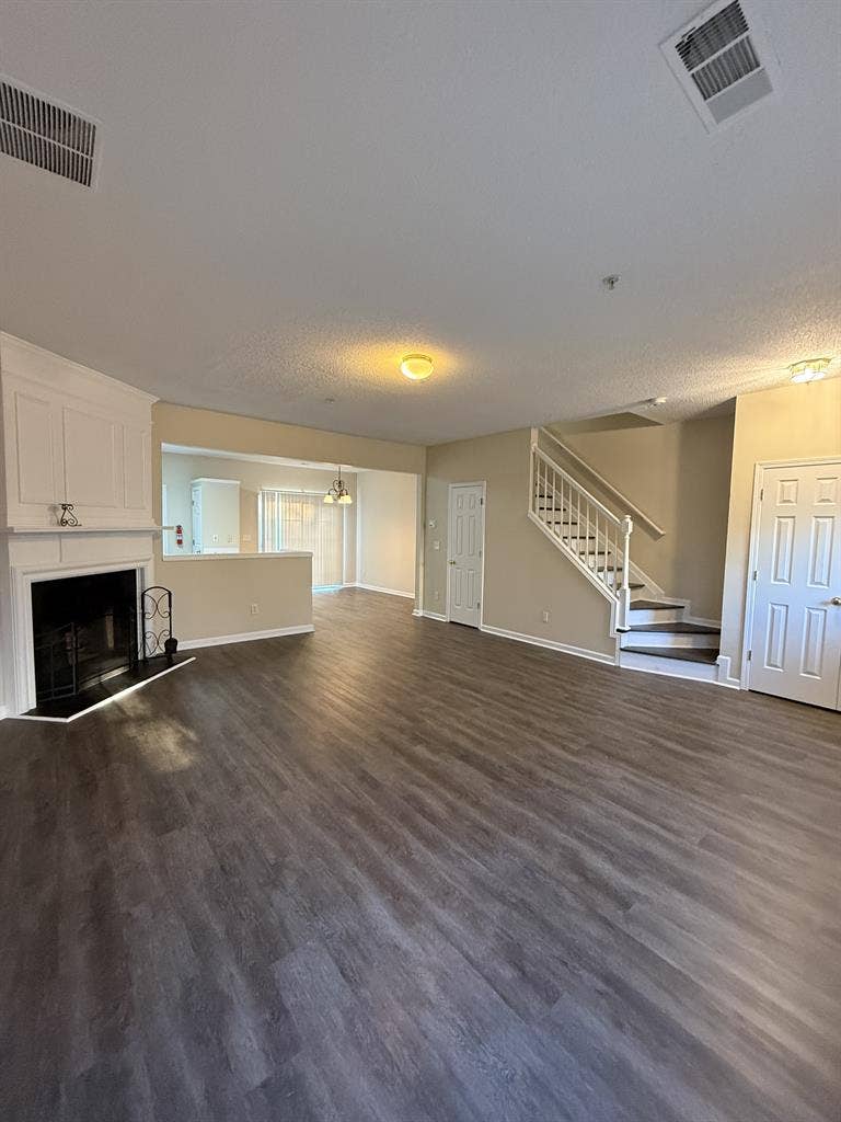 3BR Townhome Near Avalon