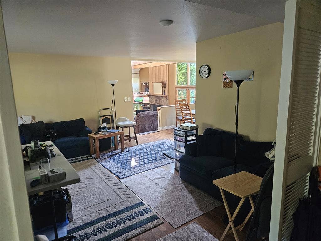 utilities included, 10x10ft room