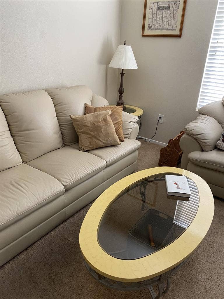 Condo with room for Lease