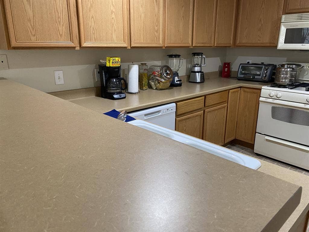 Condo with room for Lease