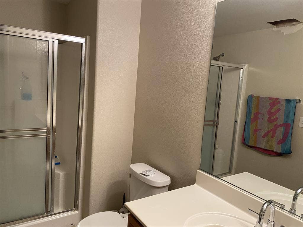 Condo with room for Lease