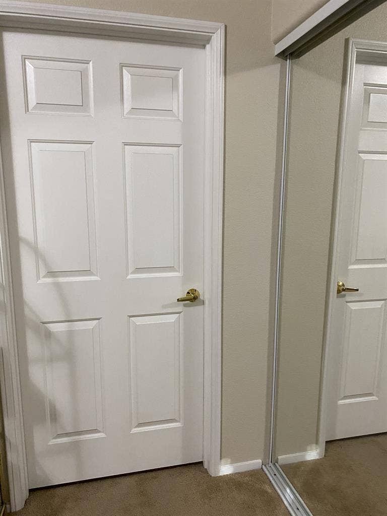 Condo with room for Lease