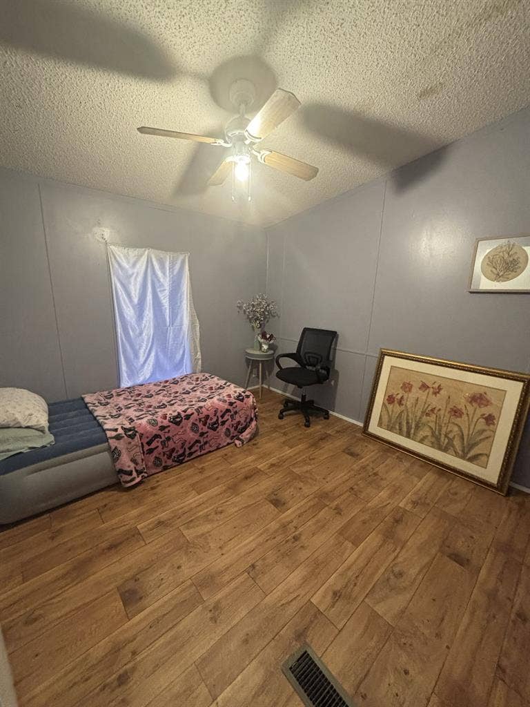 Seeking Roommate in Franklin, GA