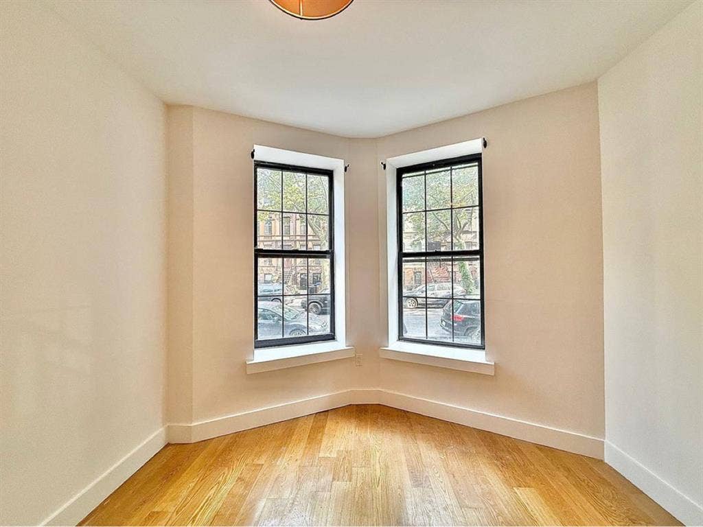 Sunny Bedroom in BedStuy Townhome